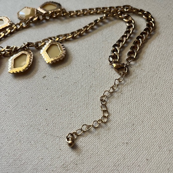 Vintage-Inspired Yellow Geometric Statement Necklace - Picture 3 of 4